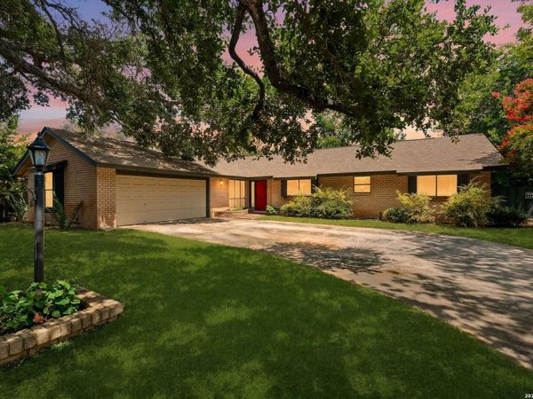 709 Golfcrest Dr, Windcrest, TX 78239