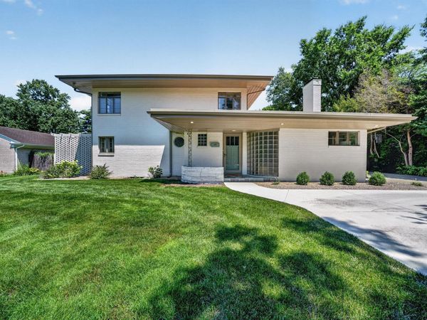 1915 E Jefferson Boulevard, South Bend, IN 46617