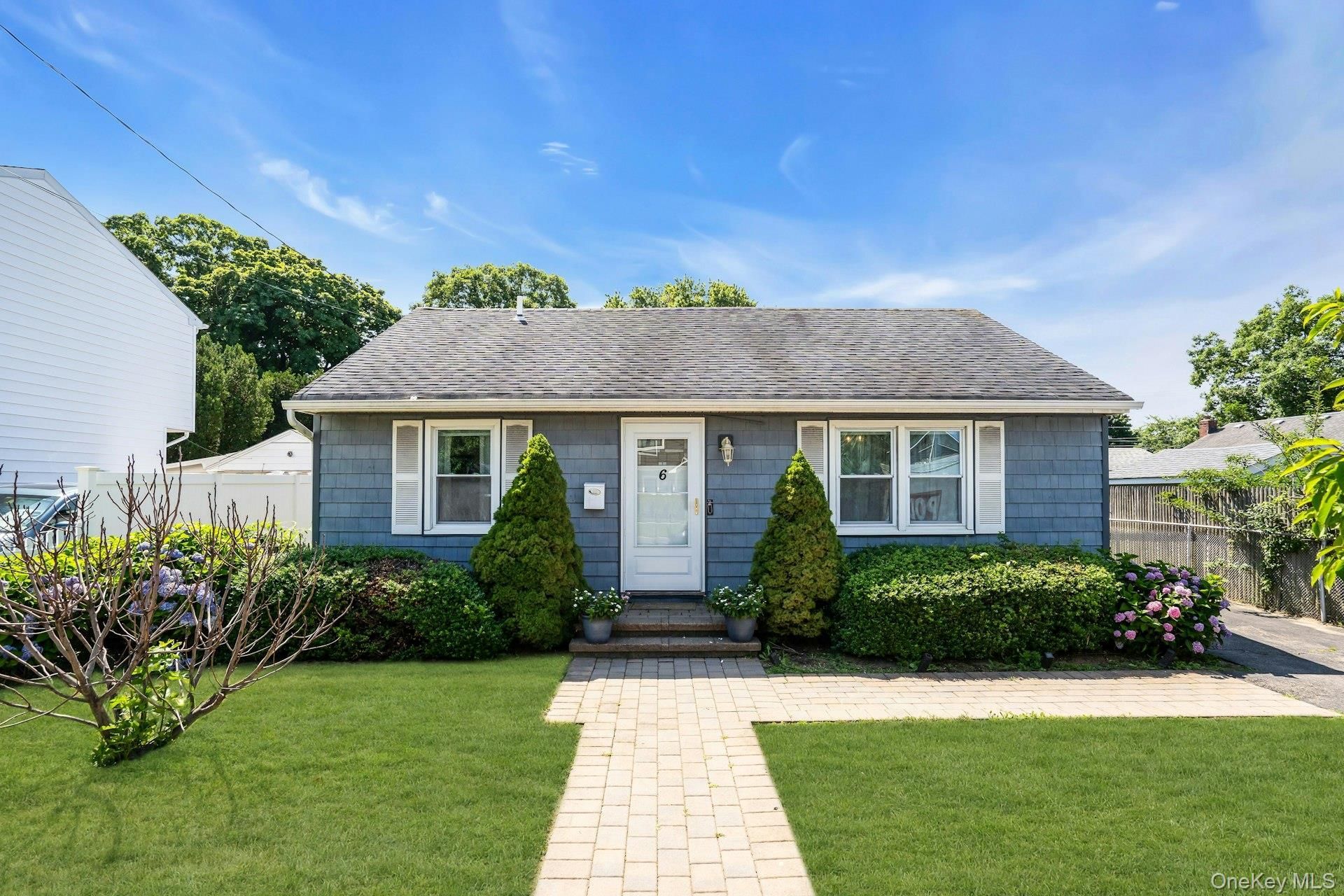 6 Linton Court , West Babylon, NY 11704 Main Photo