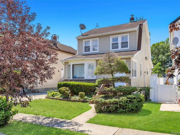 352 W Valley Stream Boulevard , Valley Stream, NY 11580