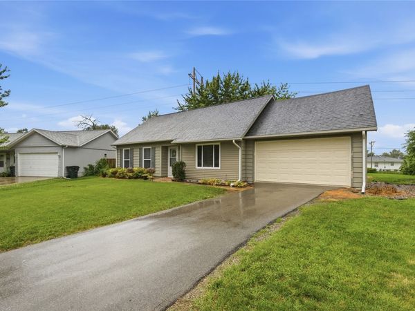 646 Jonadel Ln NW , Cedar Rapids, IA 52405