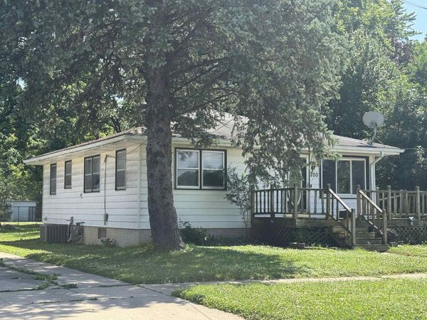200 16th Avenue, Charles City, IA 50616