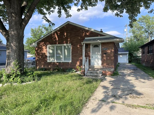 4697 Pelham Street, Dearborn Heights, MI 48125