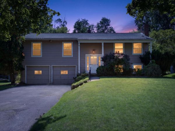 2130 Creglow Drive, Jackson, MI 49203