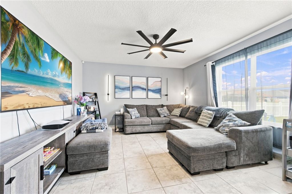 404 Seafoam Circle, Fort Pierce, FL 34945 Photo