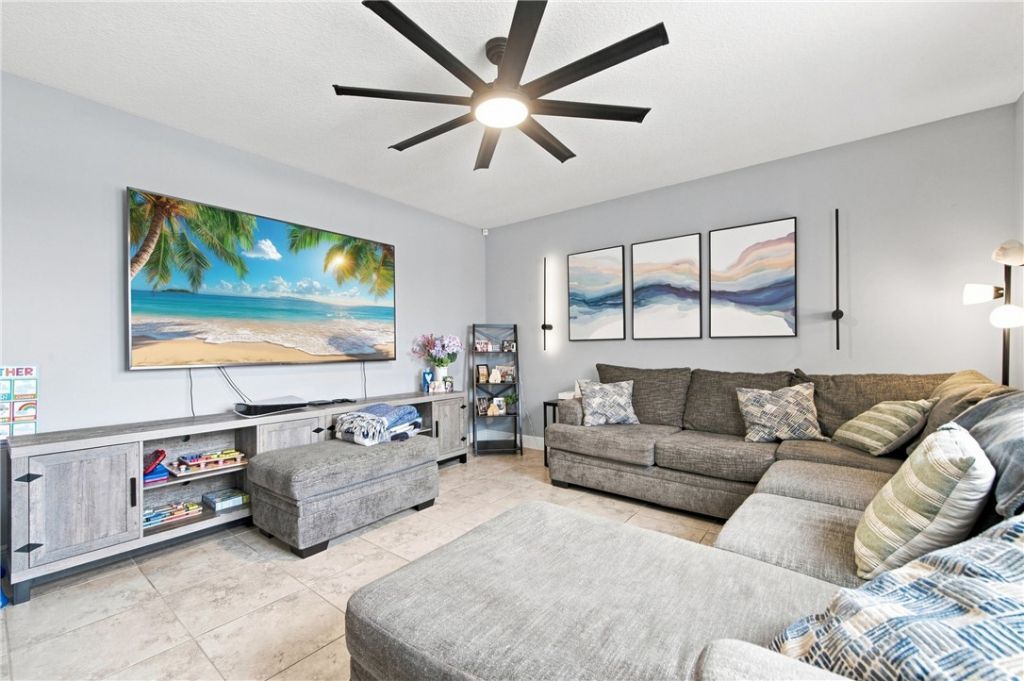 404 Seafoam Circle, Fort Pierce, FL 34945 Photo
