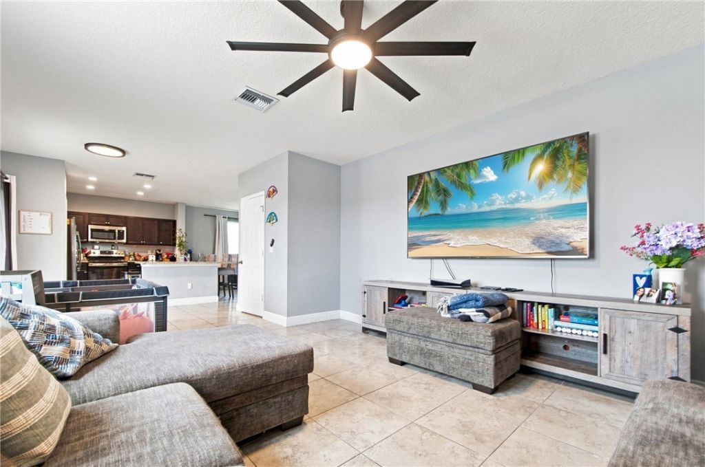 404 Seafoam Circle, Fort Pierce, FL 34945 Photo