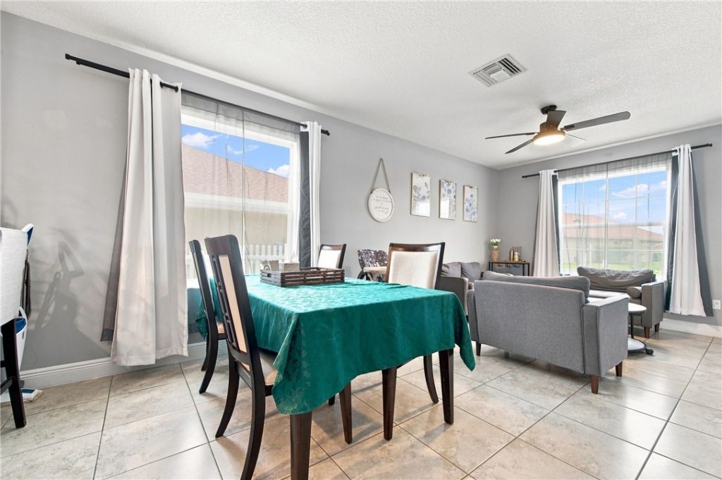 404 Seafoam Circle, Fort Pierce, FL 34945 Photo