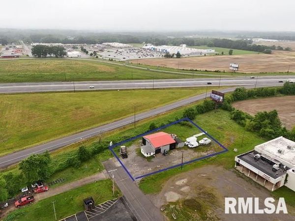 929 W WASHINGTON Street, Benton, IL 62812