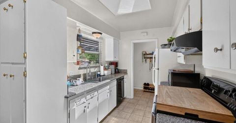 1090 Kings Row, Reno, NV 89503 Photo
