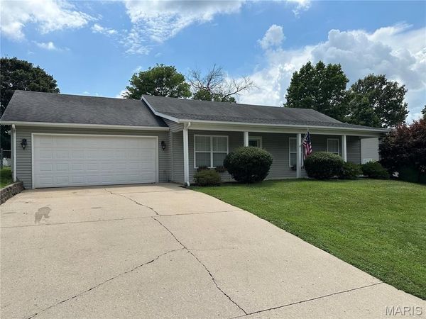 233 Greenbrier Drive, Cape Girardeau, MO 63701