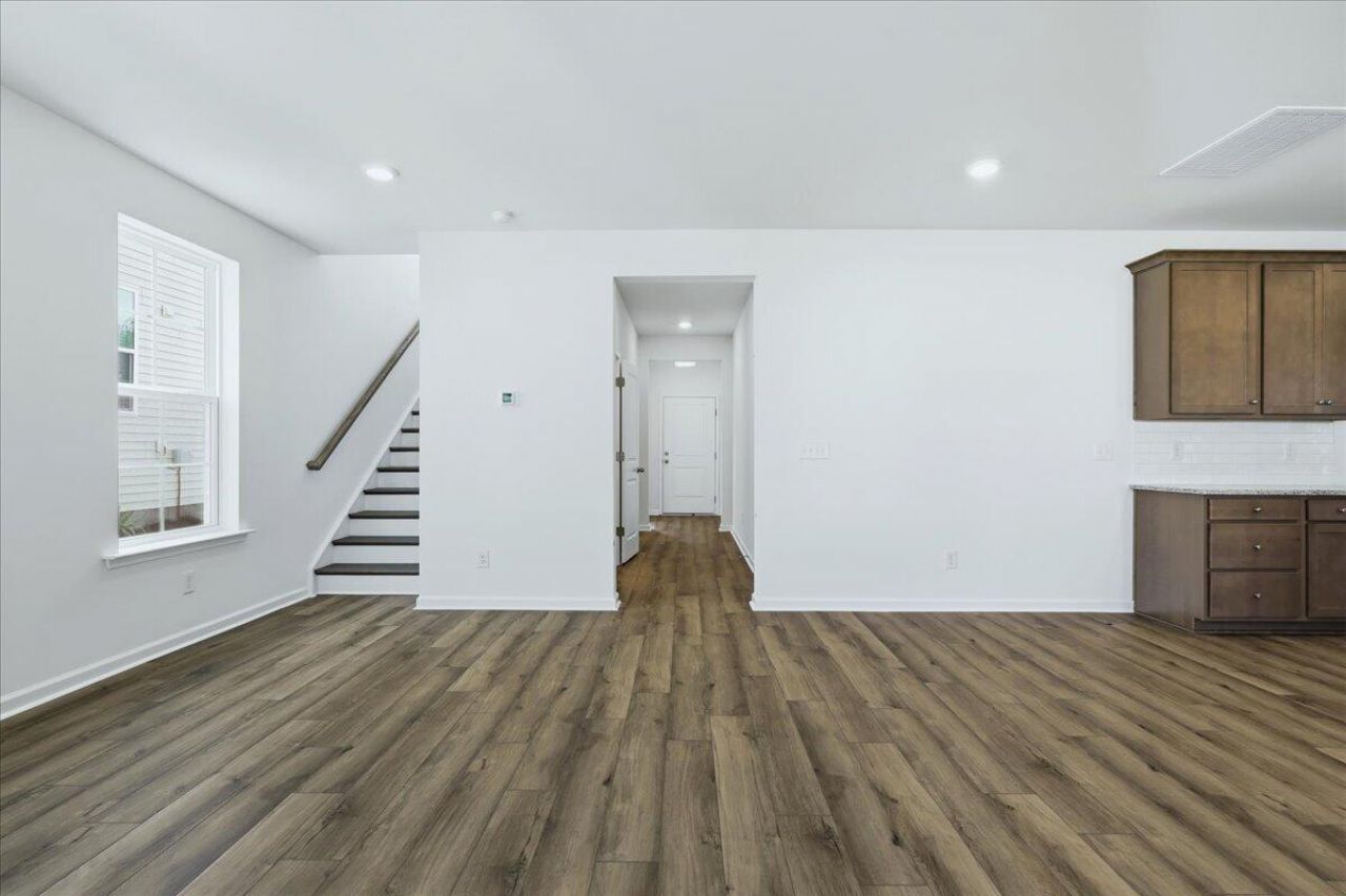 439 Cadbury Loop Photo 11