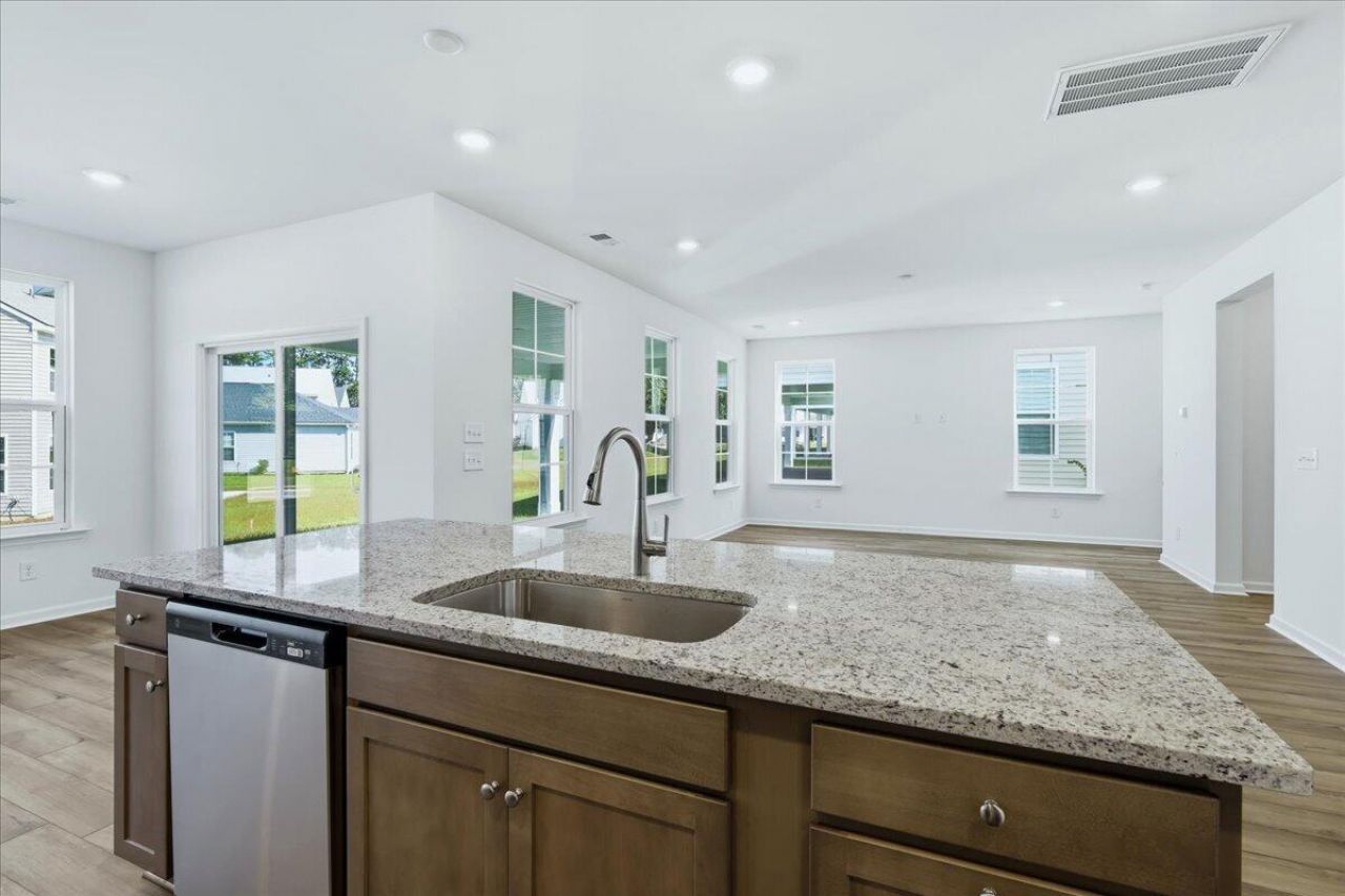 439 Cadbury Loop Photo 15