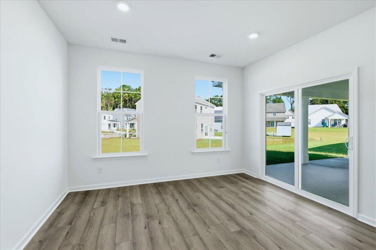 439 Cadbury Loop Photo 16