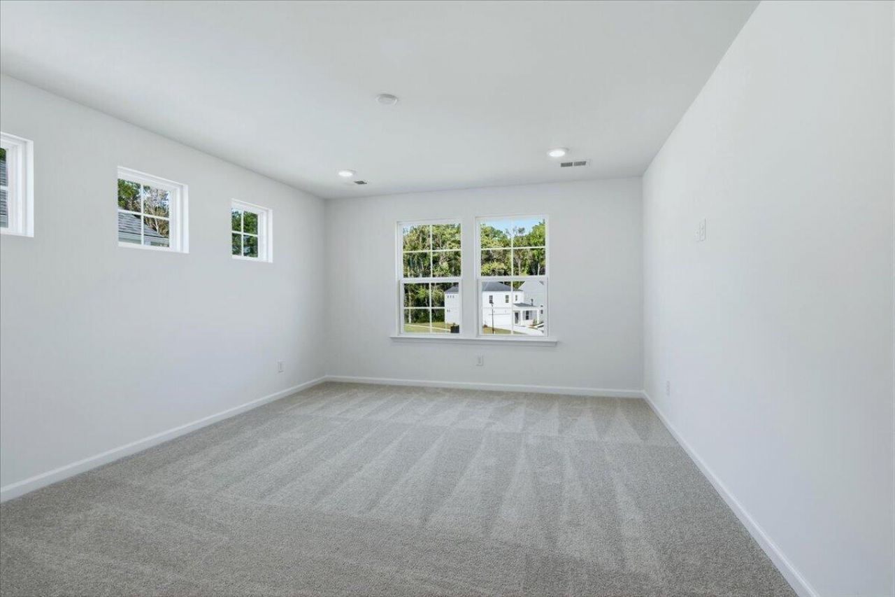 439 Cadbury Loop Photo 24