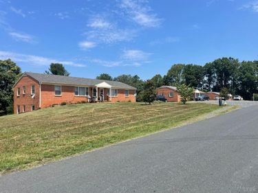 193 Cedar Cove Lane, Appomattox, VA 24593