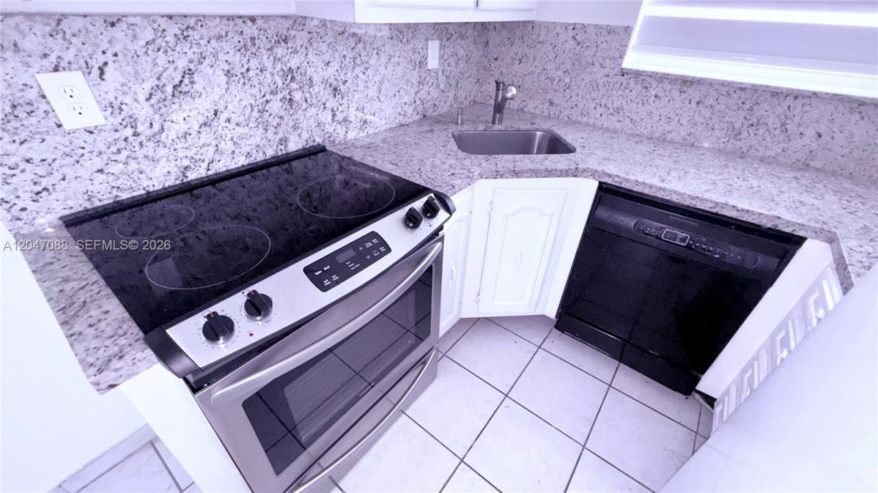 1975 NE 135th St, Unit 3F, North Miami, FL 33181 Photo