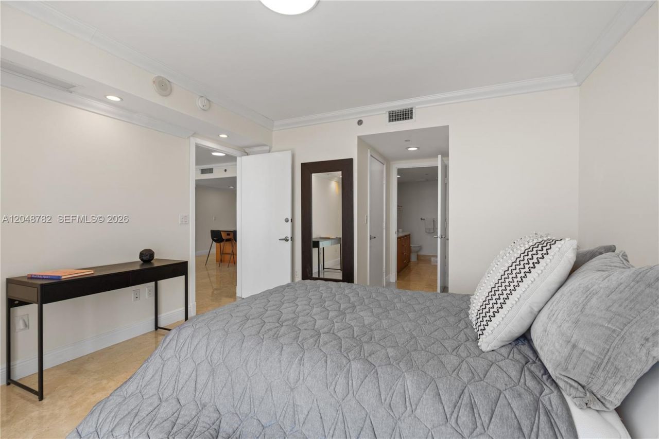 50 Biscayne Blvd, Unit 5210, Miami, FL 33132 Photo