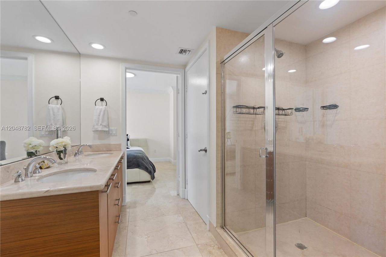 50 Biscayne Blvd, Unit 5210, Miami, FL 33132 Photo