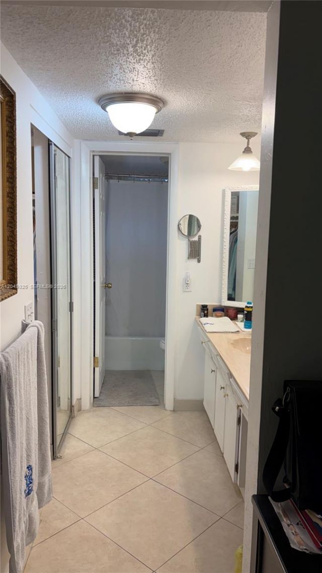 3940 NW 42nd Ave , Unit 313, Lauderdale Lakes, FL 33319 Photo
