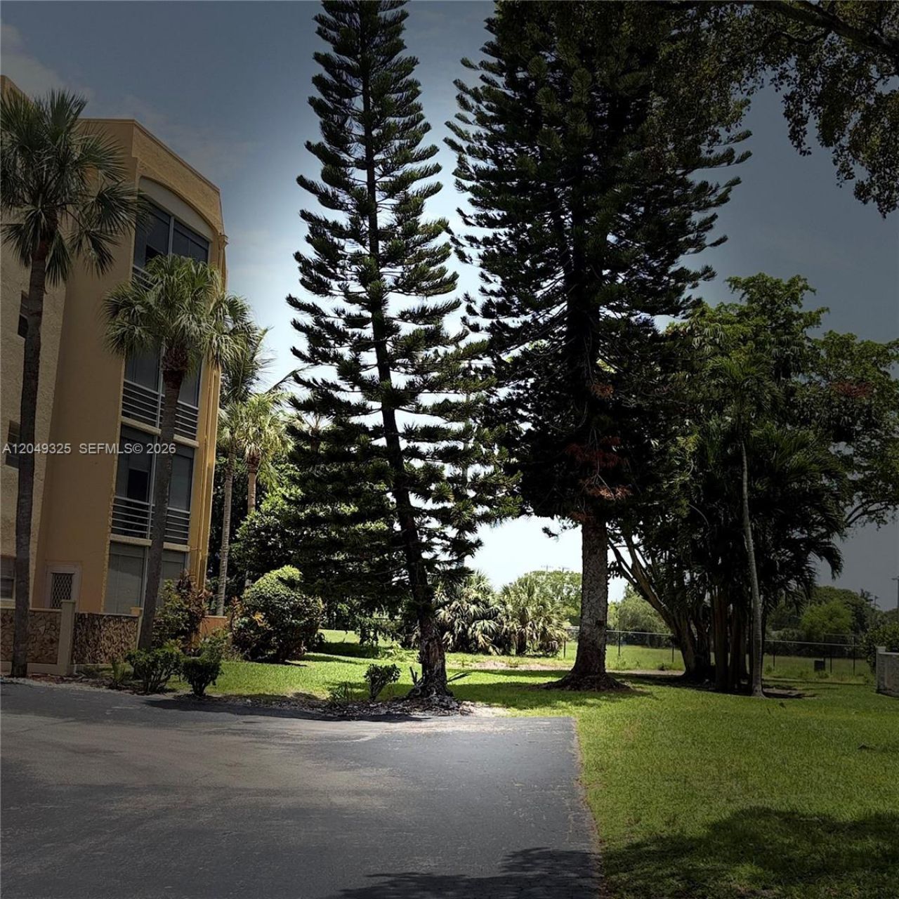 3940 NW 42nd Ave , Unit 313, Lauderdale Lakes, FL 33319 Photo