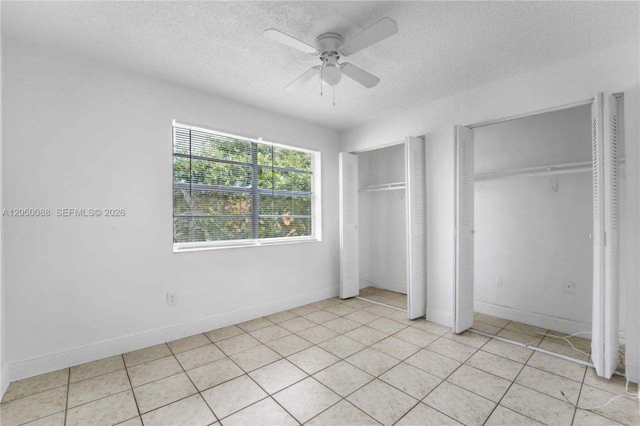 1305 W 53rd St , Unit 420, Hialeah, FL 33012 Photo