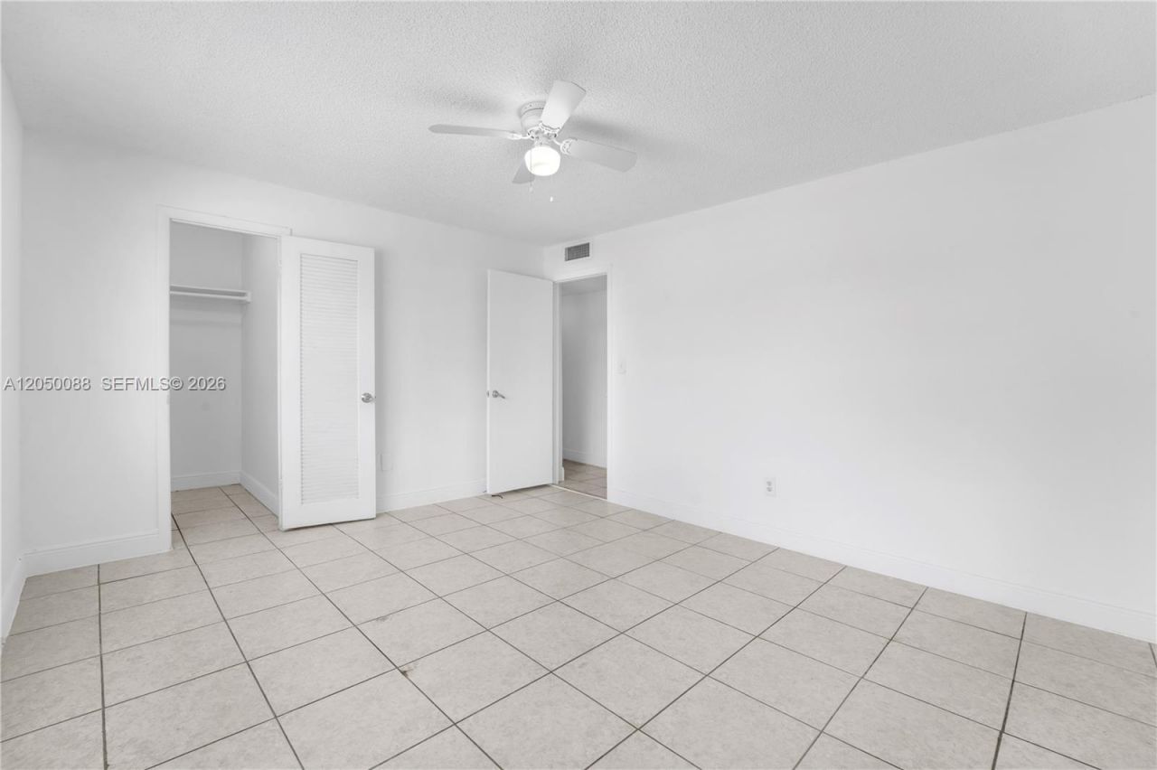 1305 W 53rd St , Unit 420, Hialeah, FL 33012 Photo