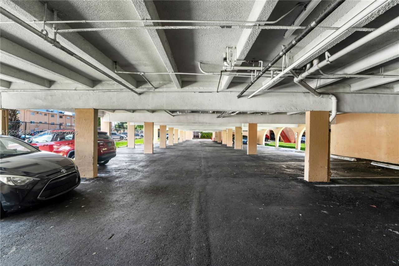 1305 W 53rd St , Unit 420, Hialeah, FL 33012 Photo