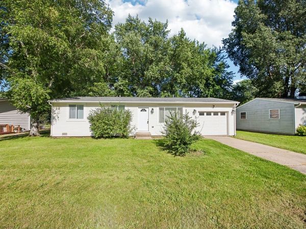 2804 Old Oak Drive , McHenry, IL 60050