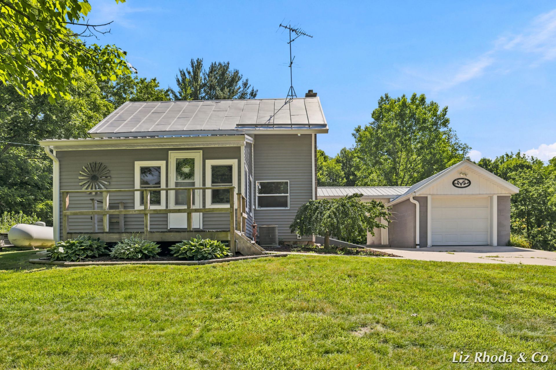 10240 Connelley Avenue Ne, Greenville, MI 48838 Main Photo