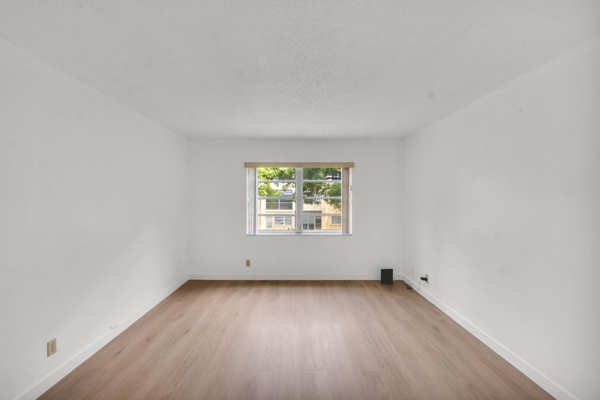 301 Cambridge Road, Unit 202, Hollywood, FL 33024 Photo