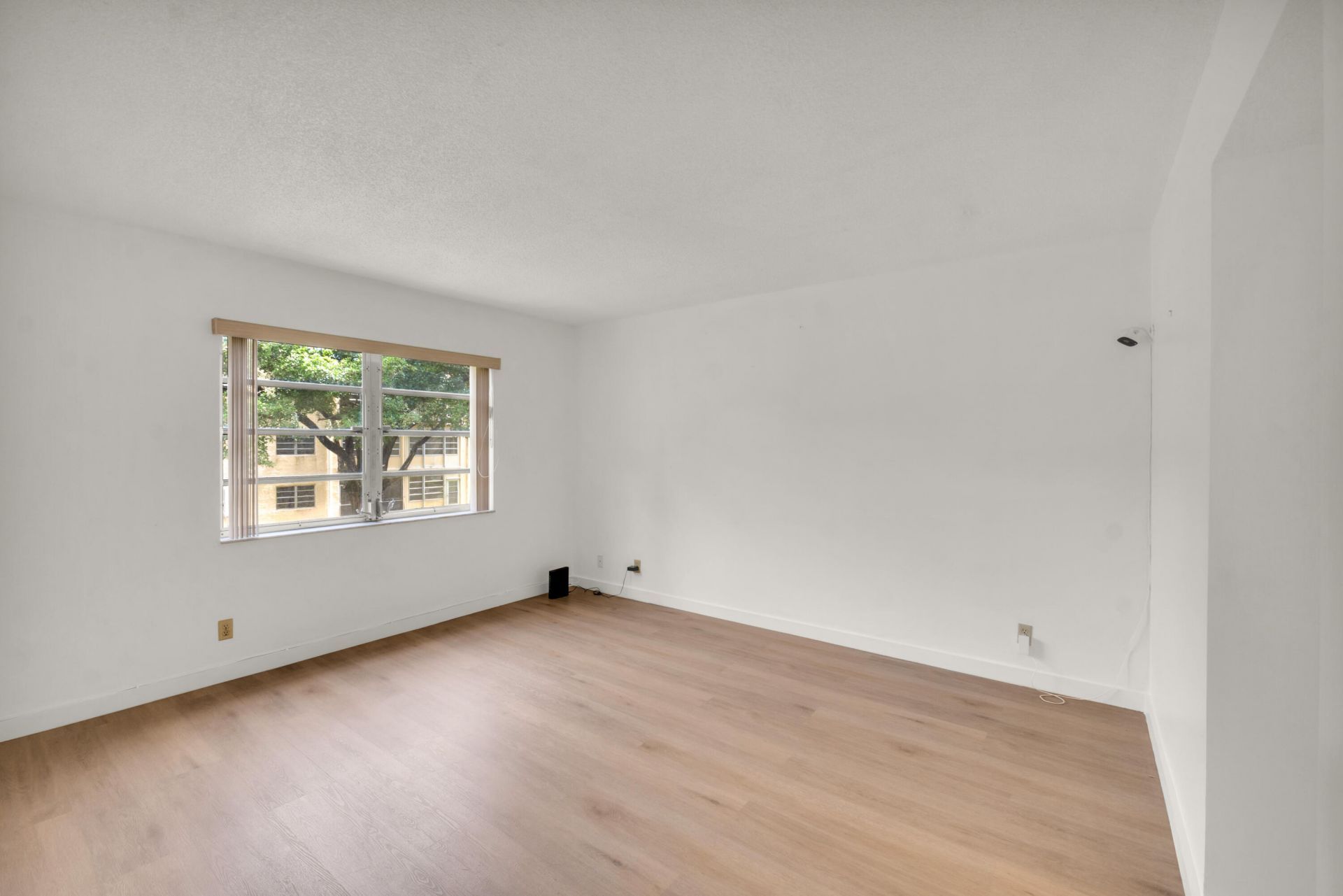 301 Cambridge Road, Unit 202, Hollywood, FL 33024 Photo