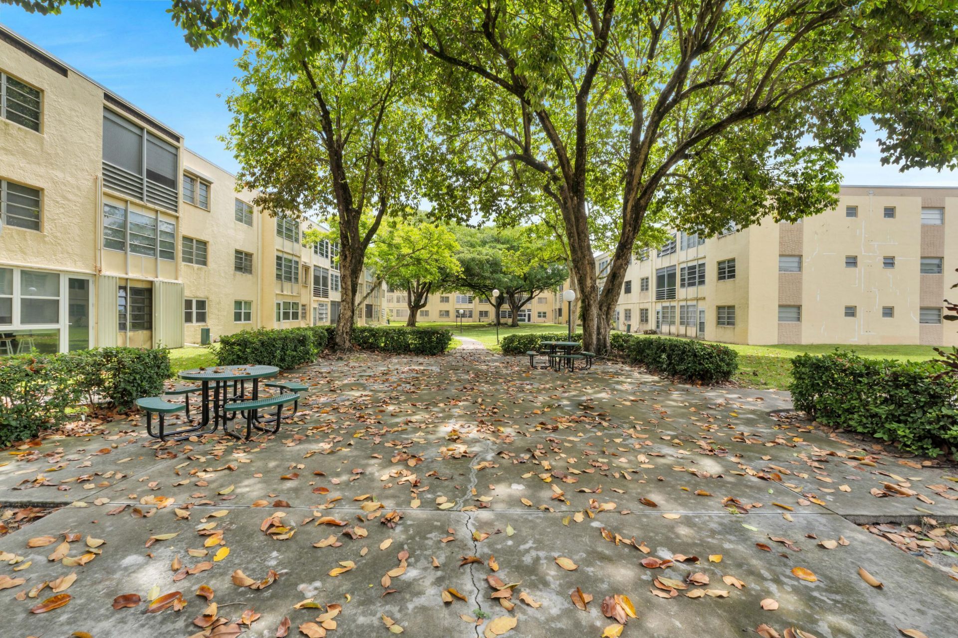 301 Cambridge Road, Unit 202, Hollywood, FL 33024 Photo