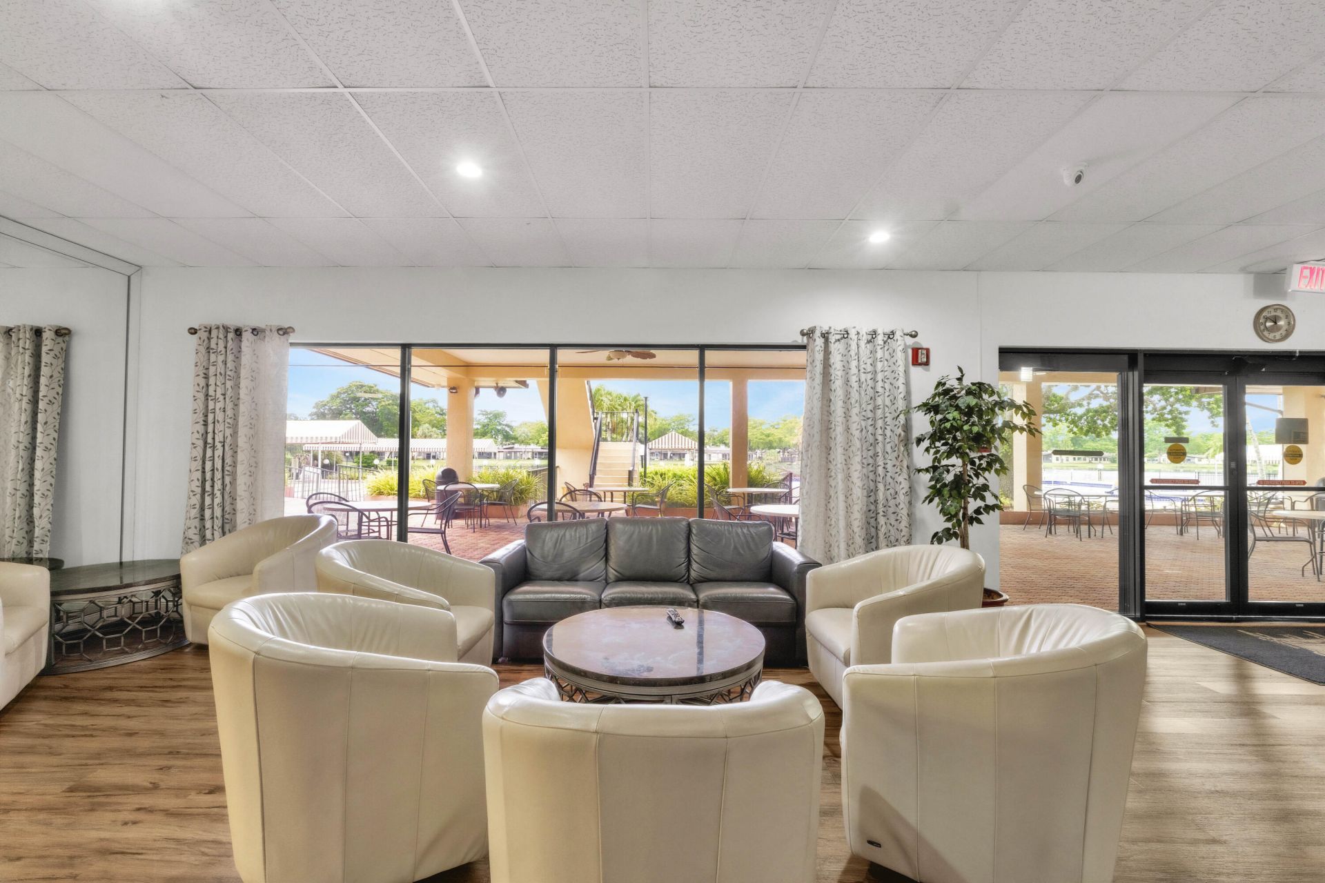 301 Cambridge Road, Unit 202, Hollywood, FL 33024 Photo