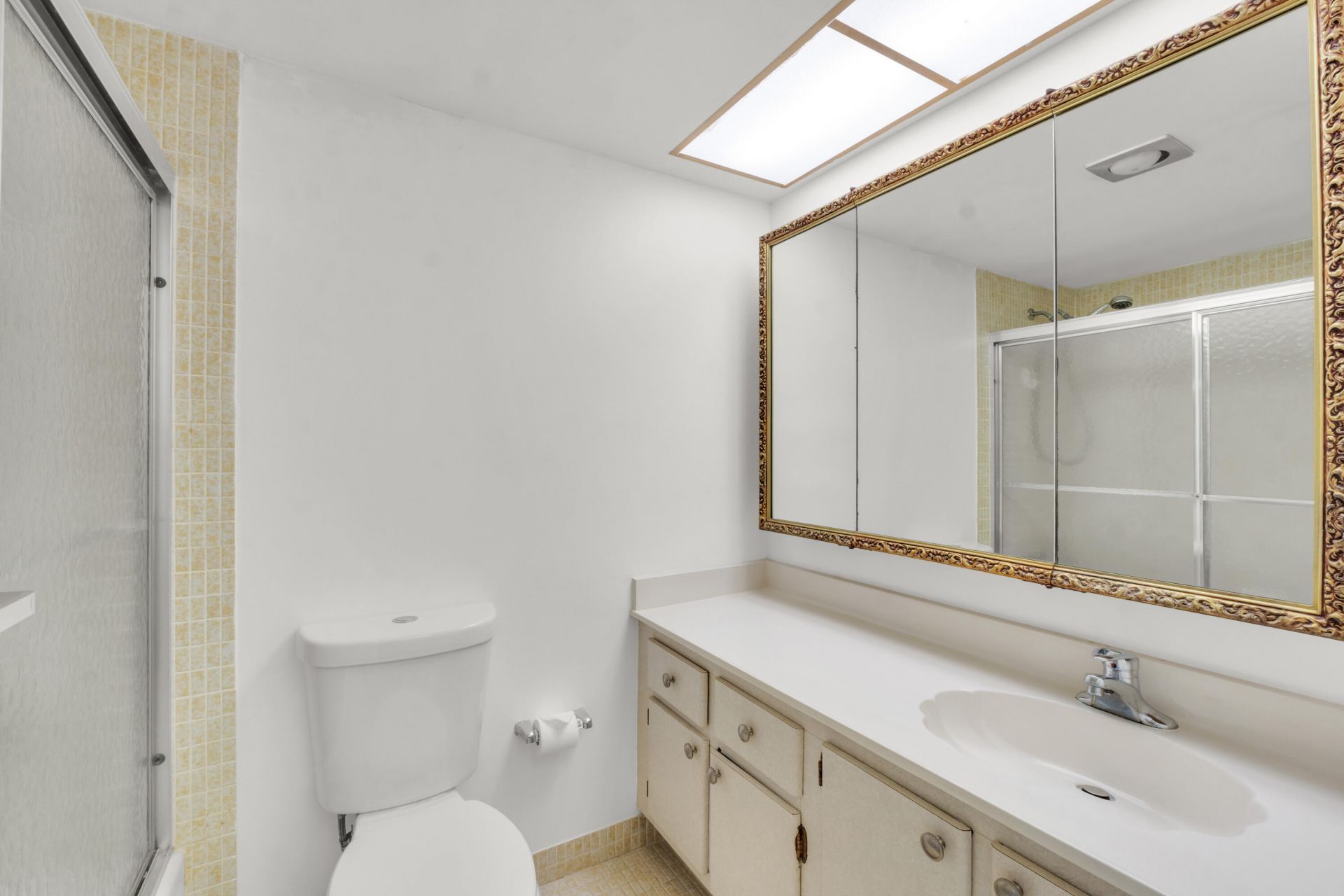 301 Cambridge Road, Unit 202, Hollywood, FL 33024 Photo