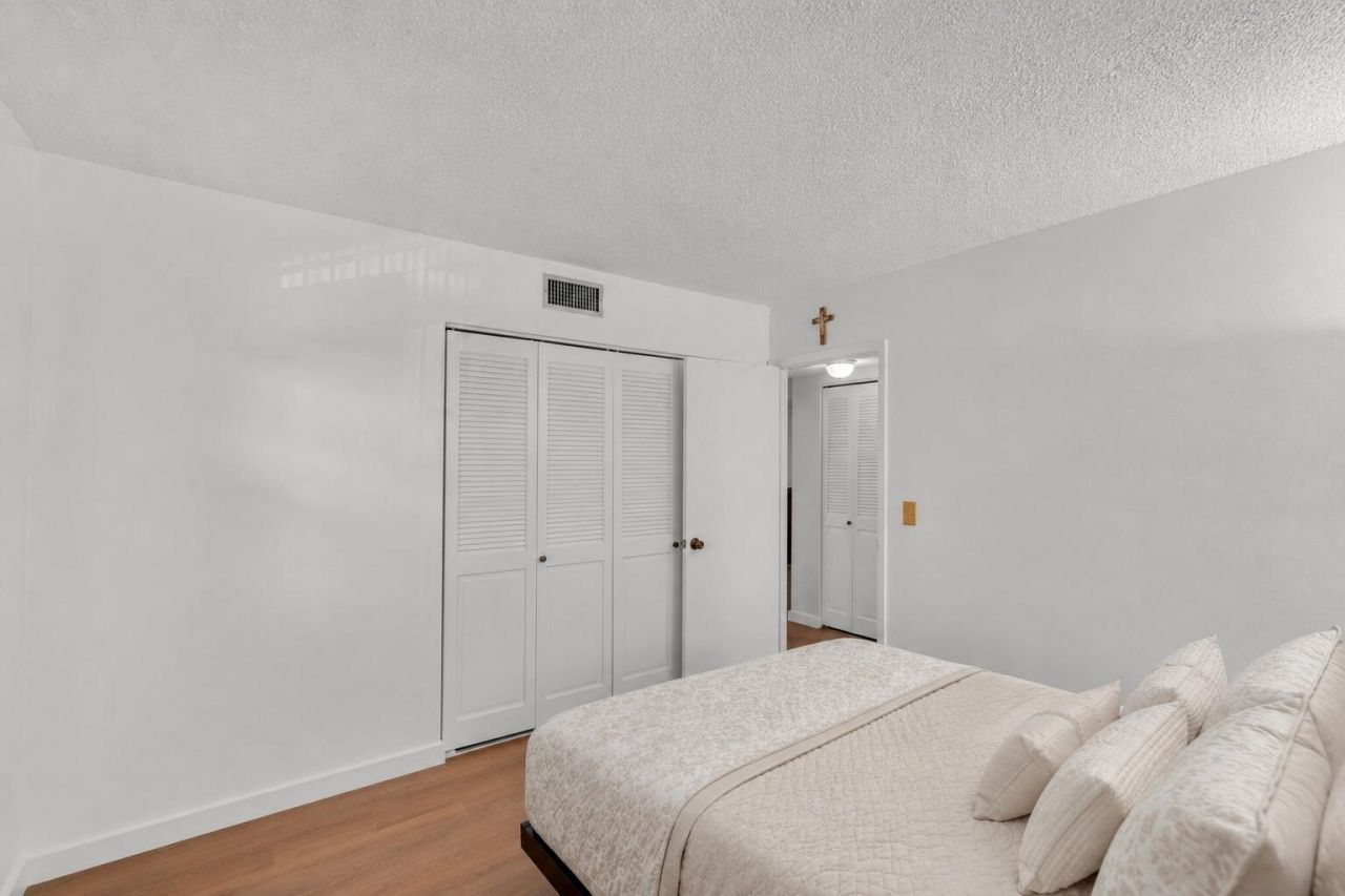 301 Cambridge Road, Unit 202, Hollywood, FL 33024 Photo