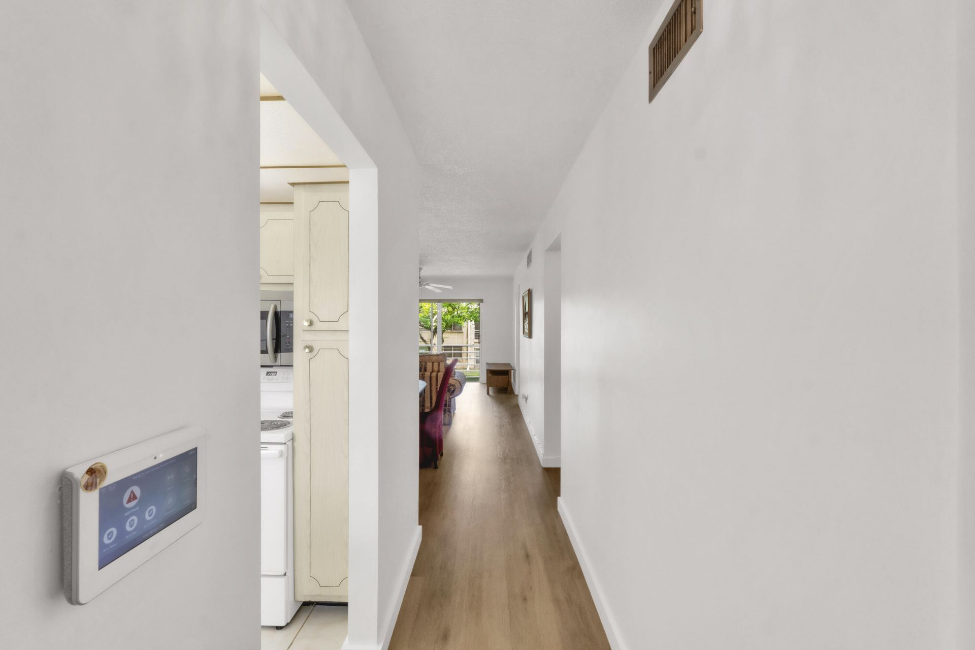301 Cambridge Road, Unit 202, Hollywood, FL 33024 Photo