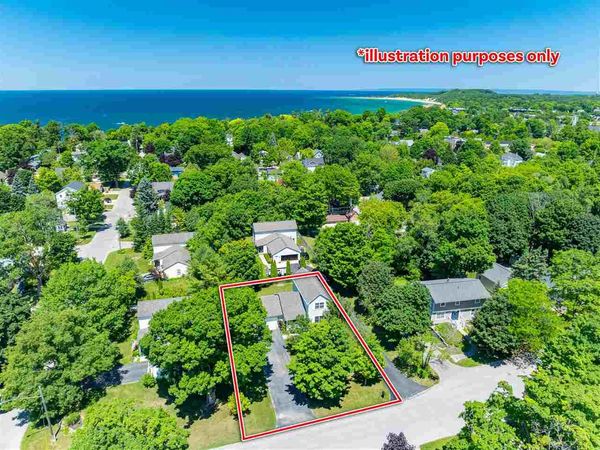 315 W Hurlbut Street, Charlevoix, MI 49720