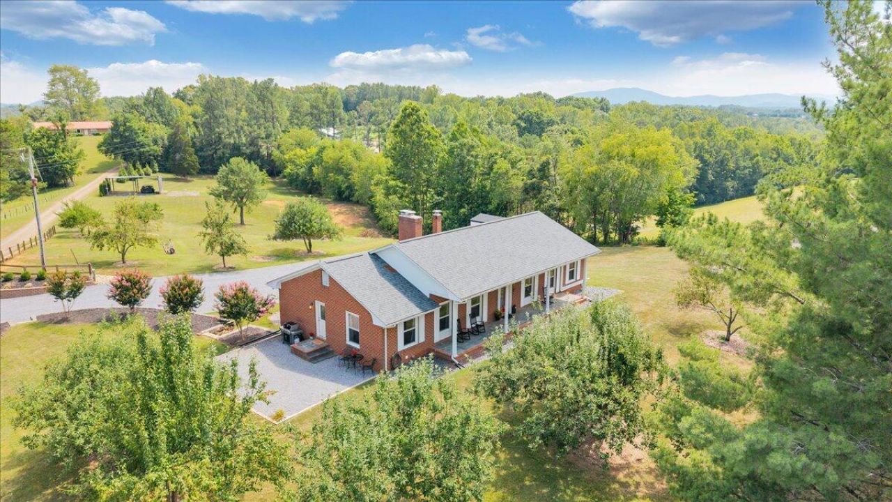 1125 Loyds Store Rd, Vinton, VA 24179 Main Photo