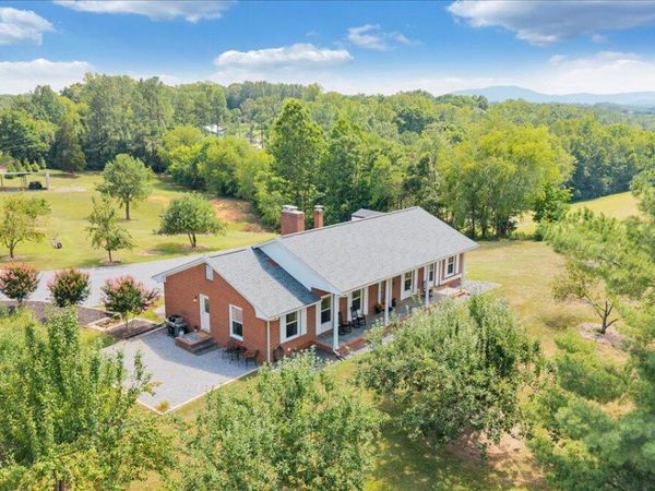 1125 Loyds Store RD , Vinton, VA 24179