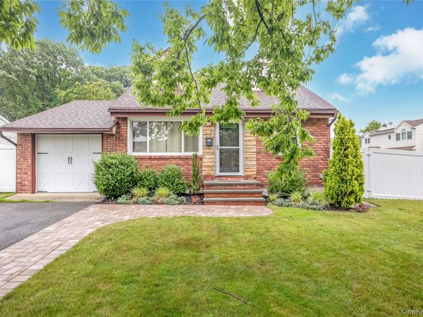 192 Sycamore Avenue , Bethpage, NY 11714