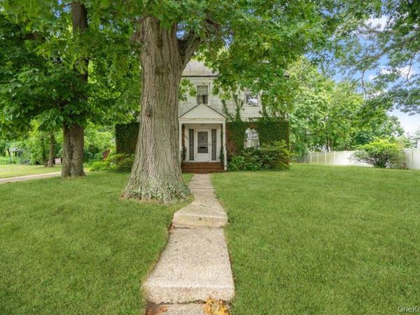 544 S Wellwood Avenue , Lindenhurst, NY 11757