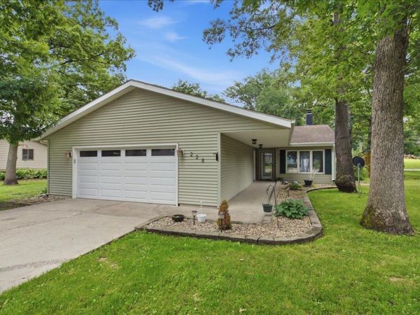 228 Oakwood Drive, Evansdale, IA 50707