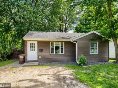 911 5th Street W, Hastings, MN 55033