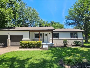 8121 E 124th Street S, Bixby, OK 74008
