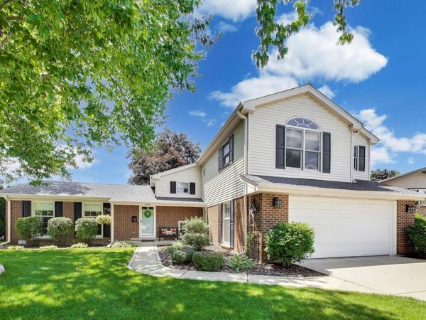2006 N Elizabeth Drive , Arlington Heights, IL 60004