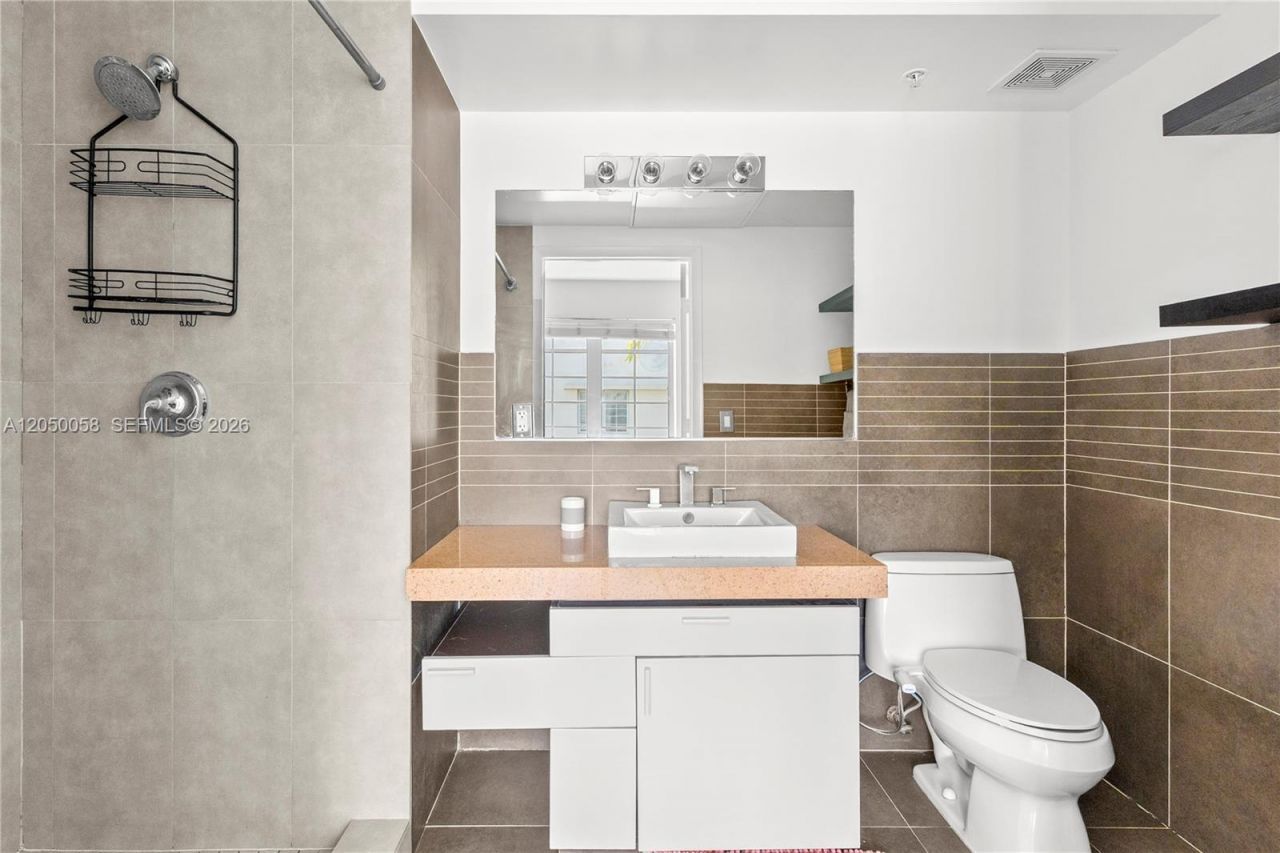 435 21st St , Unit 318, Miami Beach, FL 33139 Photo