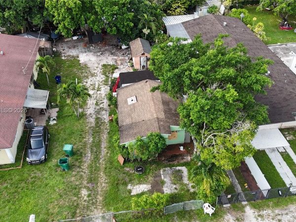 2954 NW 91st St, Miami, FL 33147