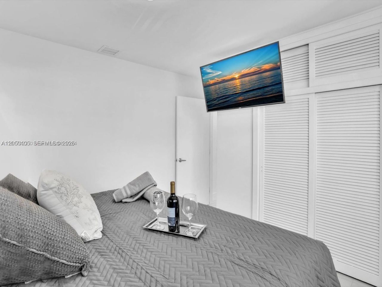 1092 SW 3rd St , Unit 1092, Hallandale Beach, FL 33009 Photo