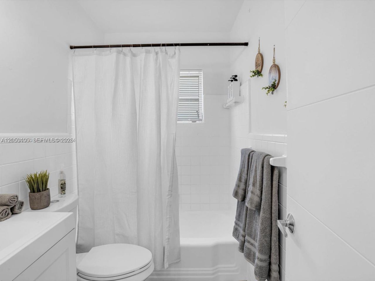 1092 SW 3rd St , Unit 1092, Hallandale Beach, FL 33009 Photo